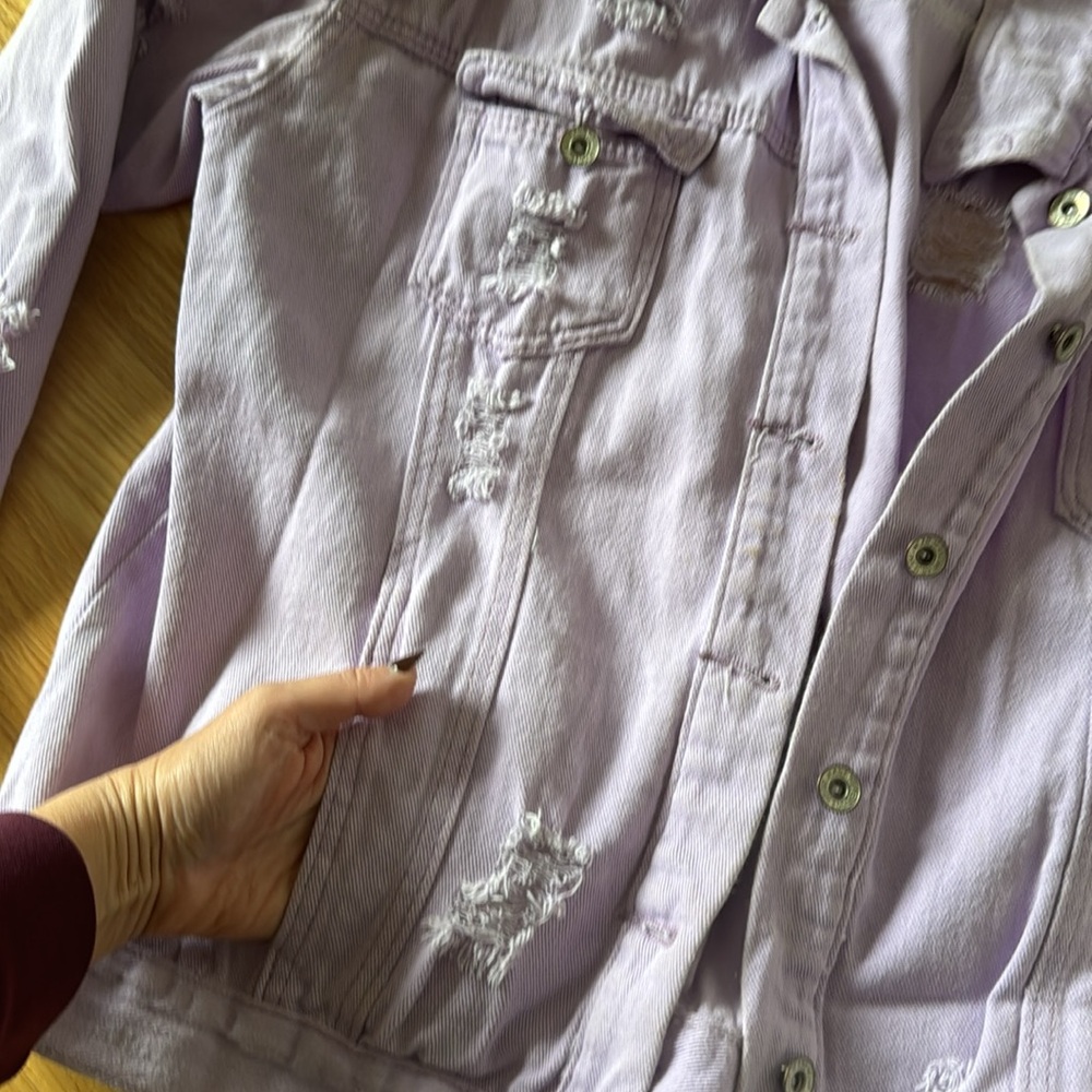 Distressed lavender denim jacket - Picture 6 of 7